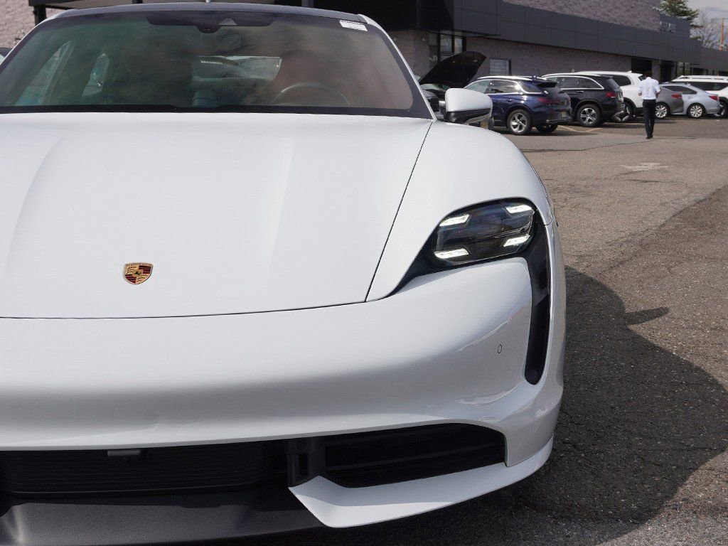 Used 2021 Porsche Taycan Turbo image 17