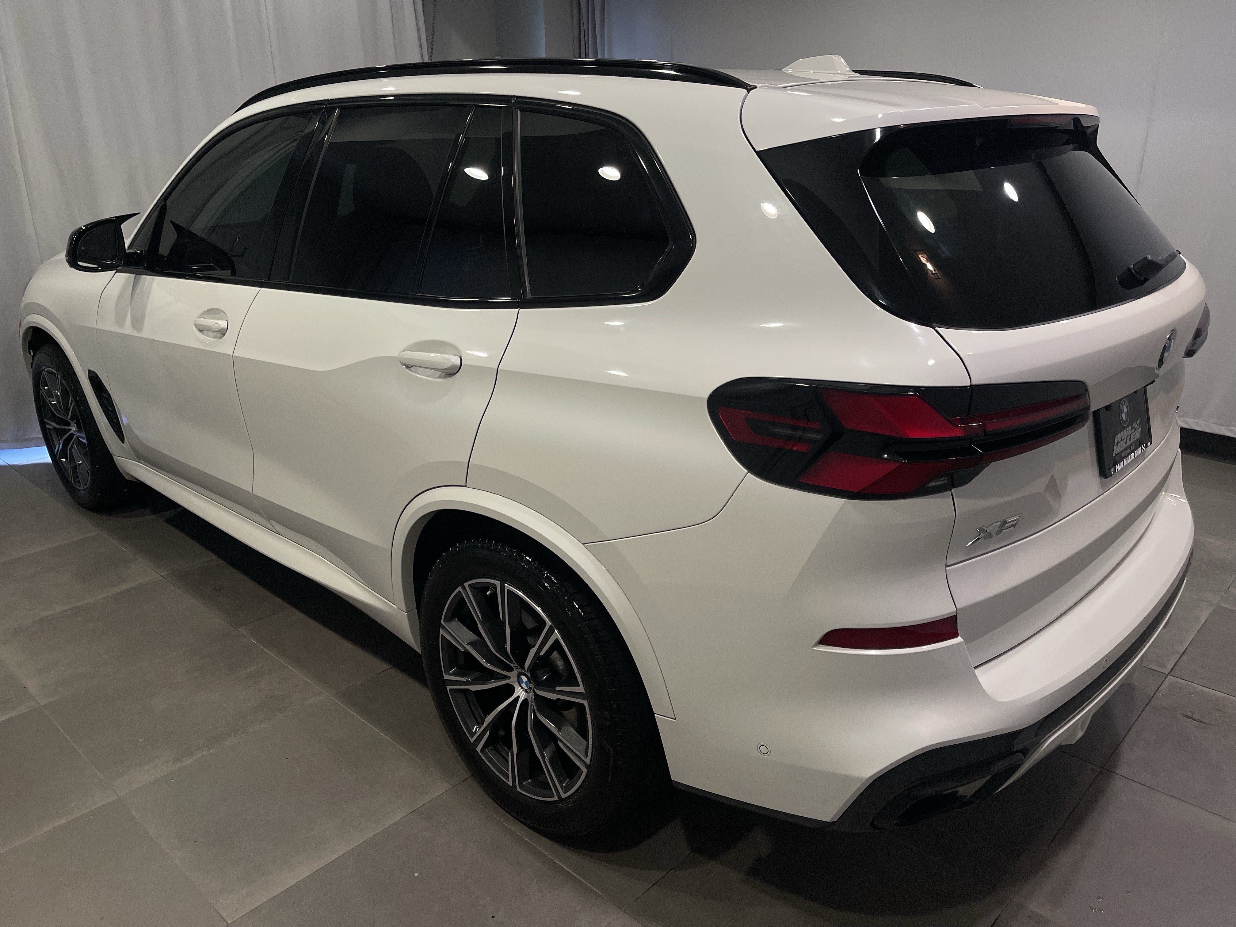 Certified 2024 BMW X5 xDrive40i w/ M Sport Package AWD/4WD image 4