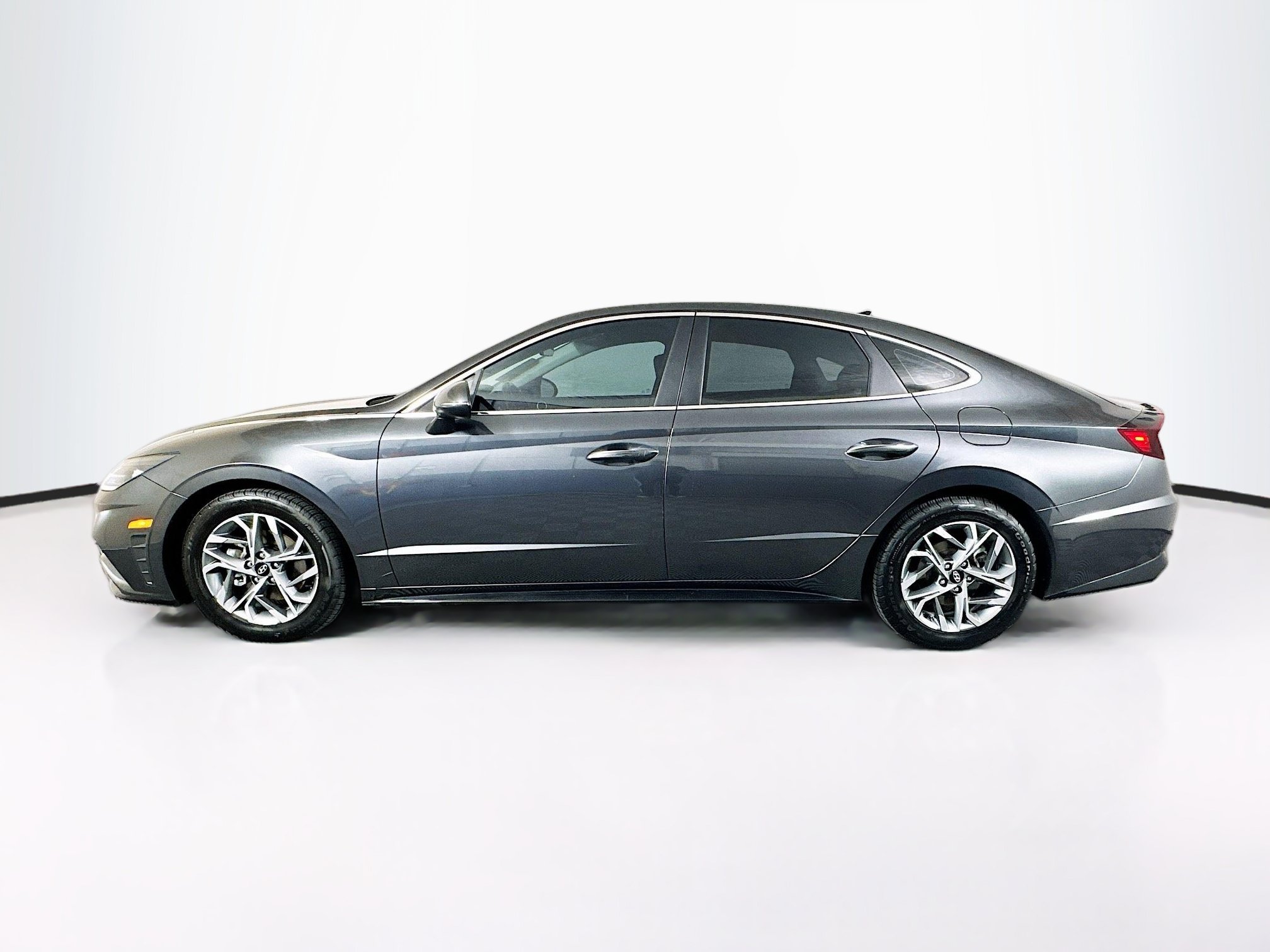Used 2023 Hyundai Sonata SEL w/ Convenience Package FWD image 6