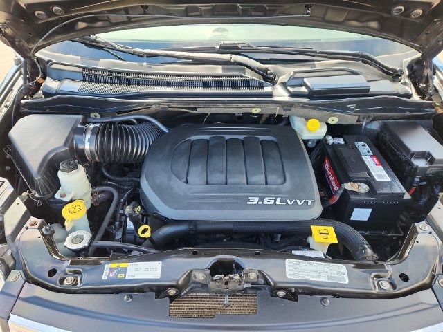 Used 2013 Chrysler Town & Country Touring FWD image 17
