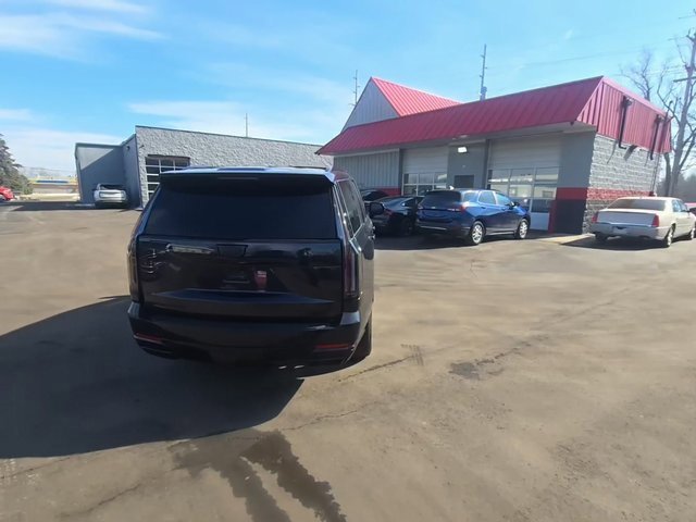 Used 2025 Cadillac Escalade Premium Luxury w/ Touring Package image 4