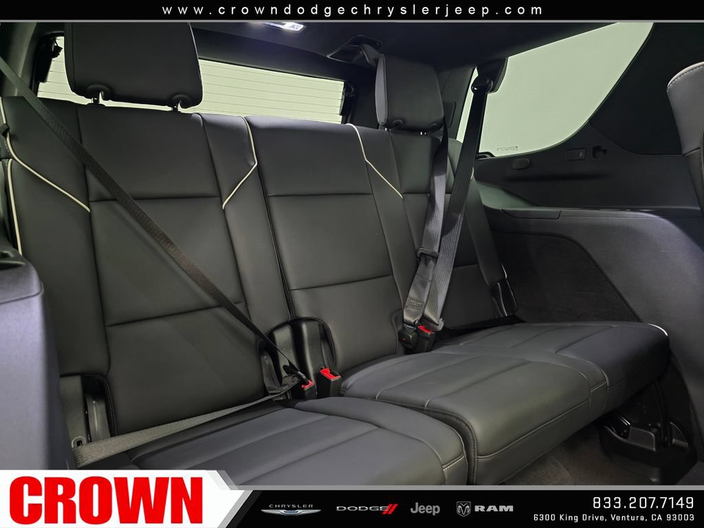 Used 2026 Cadillac Escalade Luxury AWD/4WD image 12