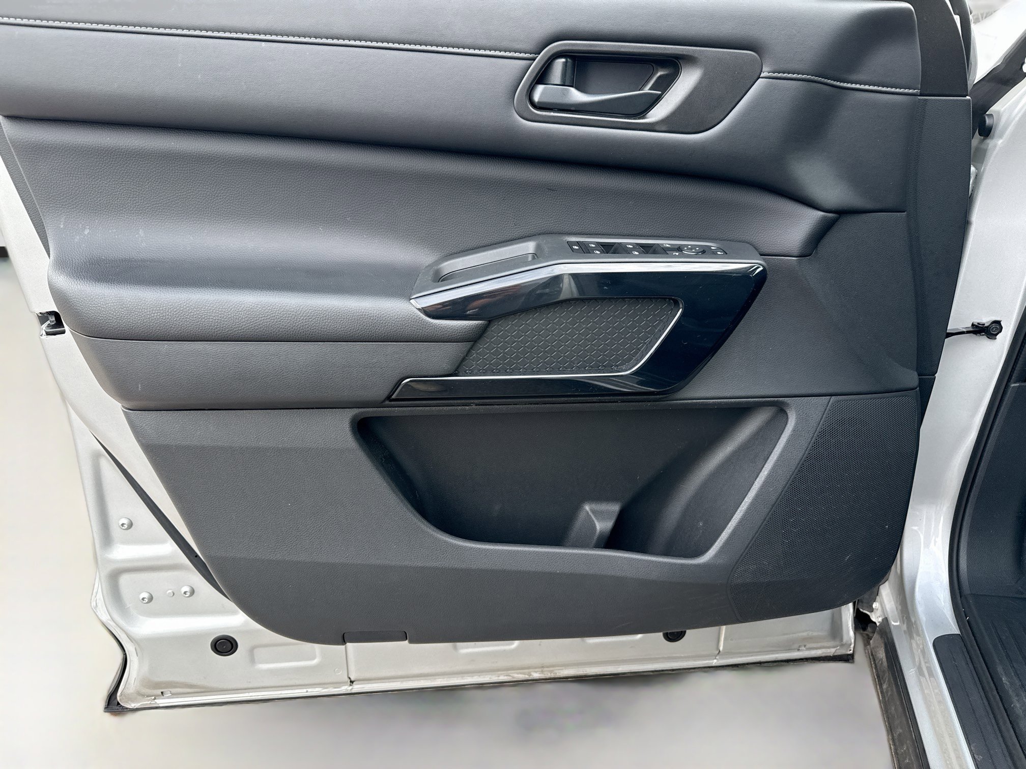 Used 2023 Nissan Pathfinder SV image 22