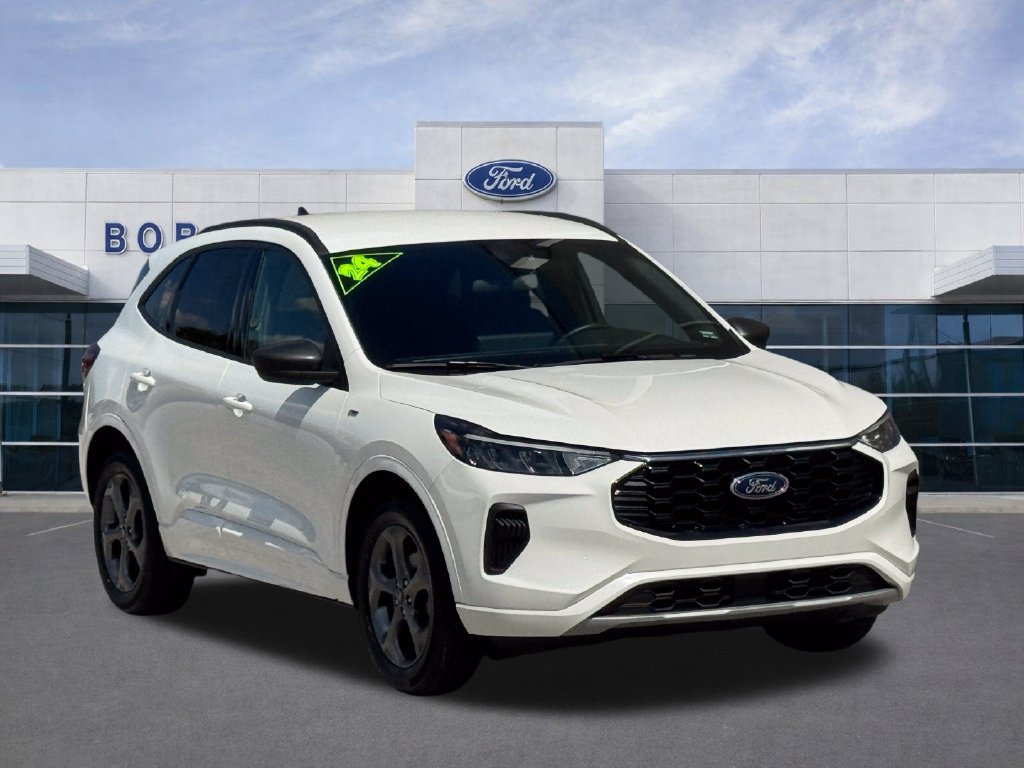 Used 2024 Ford Escape ST-Line w/ Tech Pack #1 AWD/4WD image 2