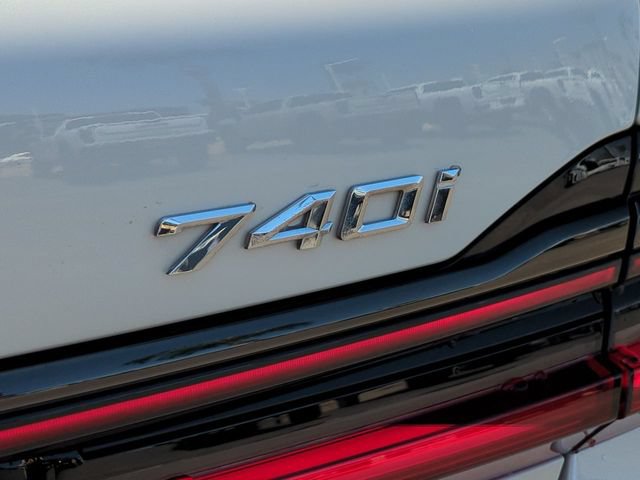 Used 2022 BMW 740i w/ M Sport Package RWD image 32