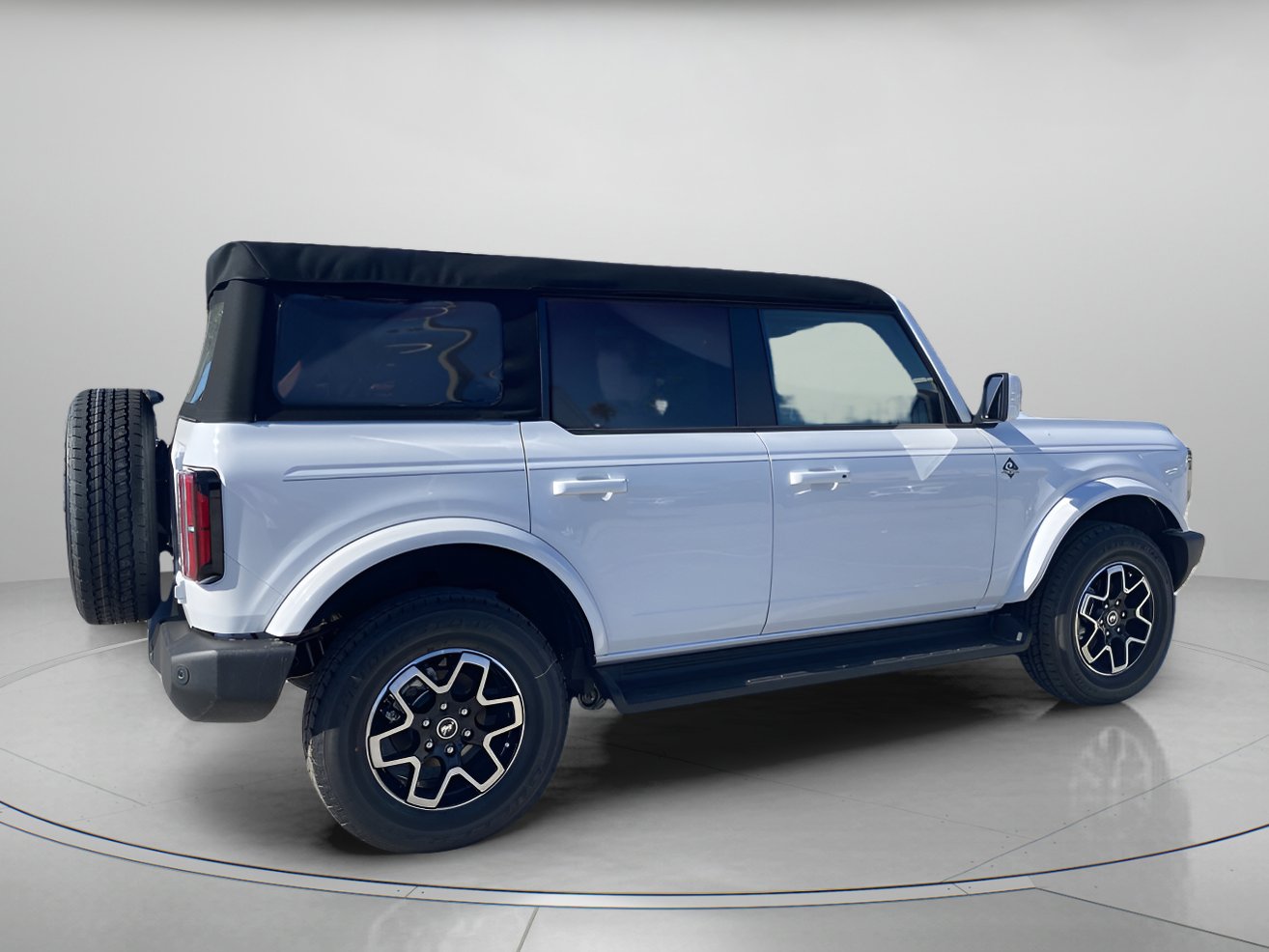 Used 2025 Ford Bronco Outer Banks AWD/4WD image 3