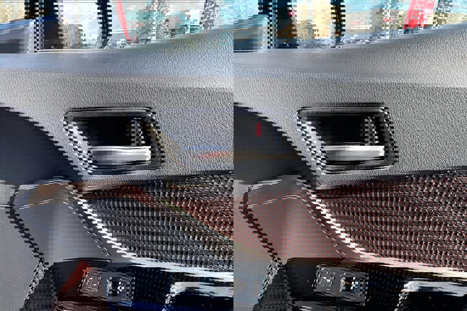 Used 2019 Toyota C-HR Limited image 22