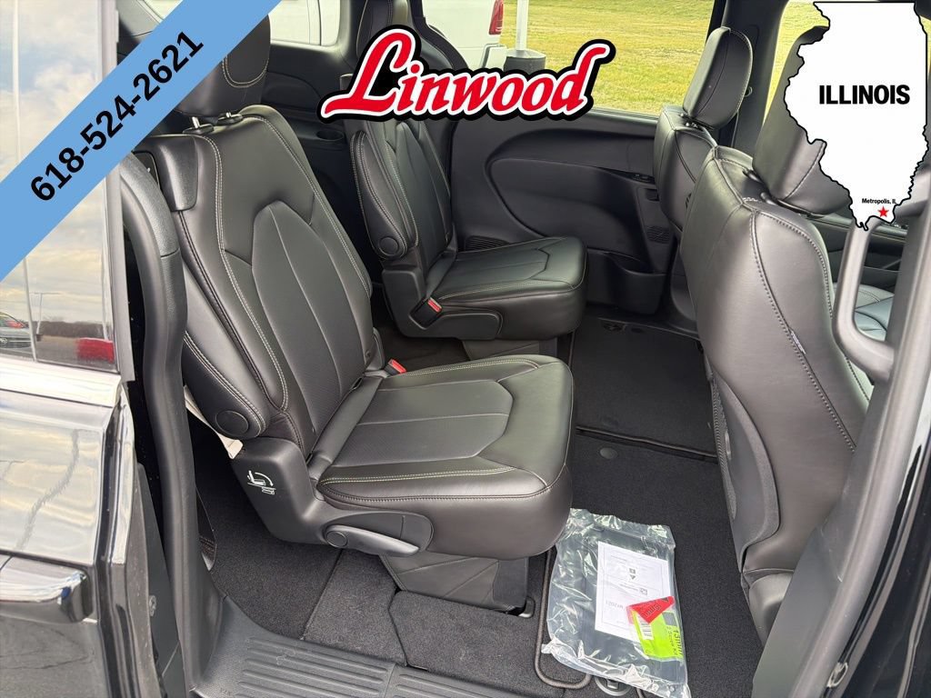 New 2026 Chrysler Pacifica Select FWD image 10