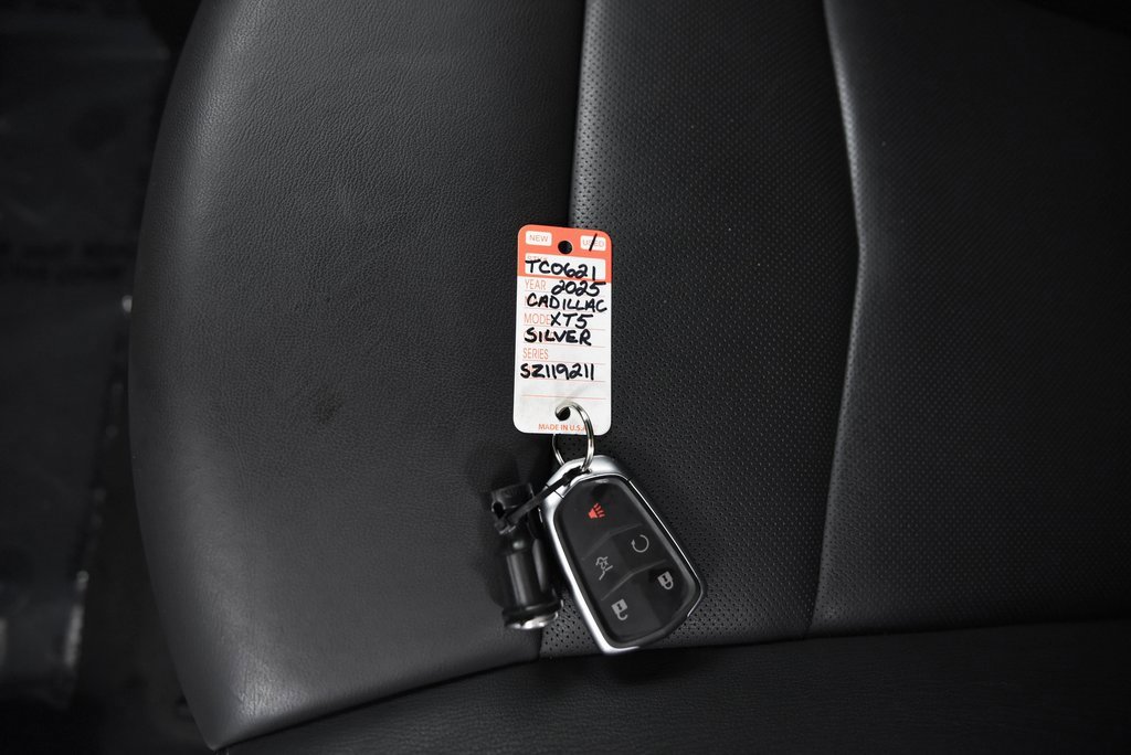Used 2025 Cadillac XT5 Premium Luxury image 25