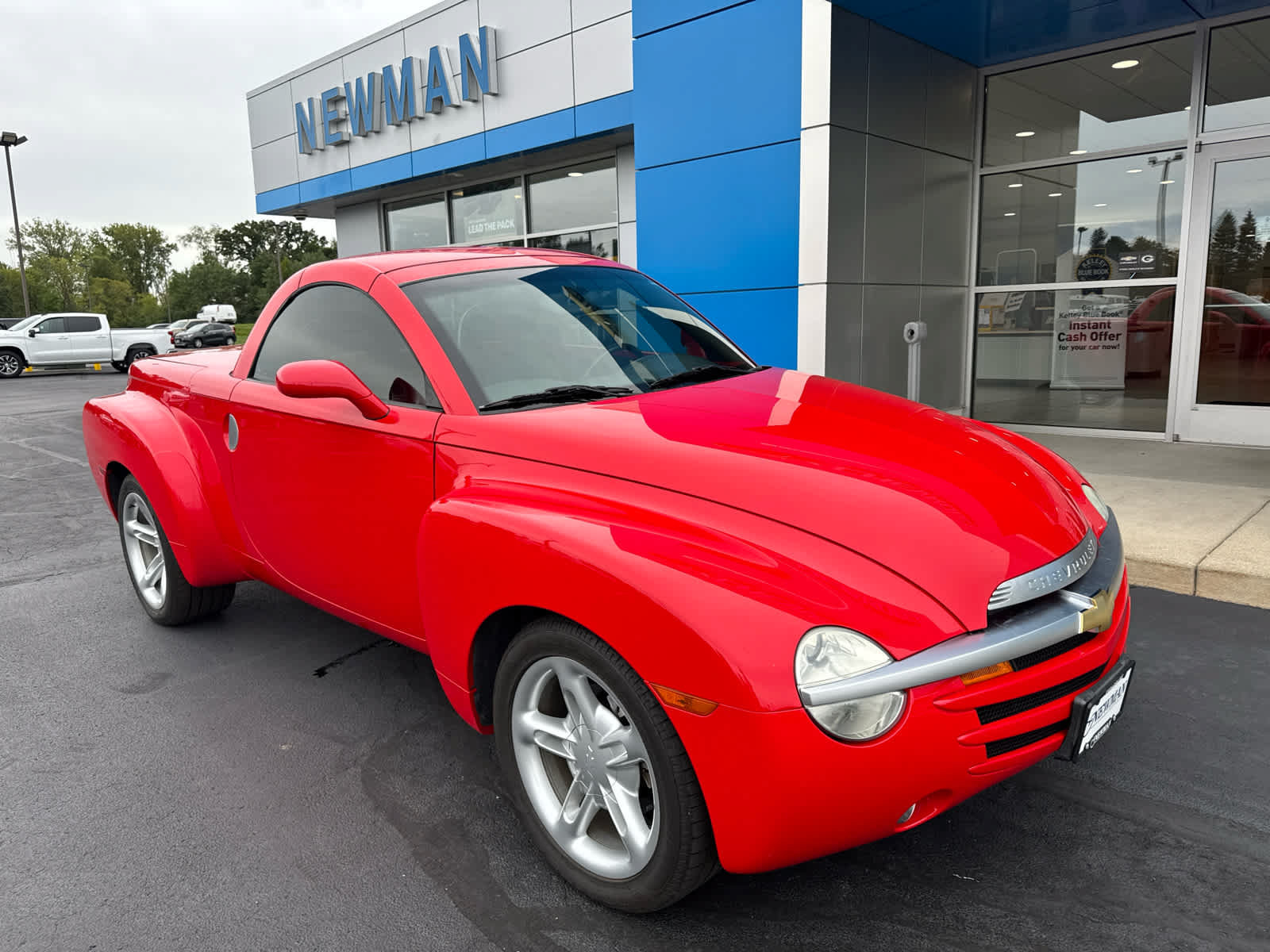 Used 2004 Chevrolet SSR w/ Preferred Equipment Group RWD image 1