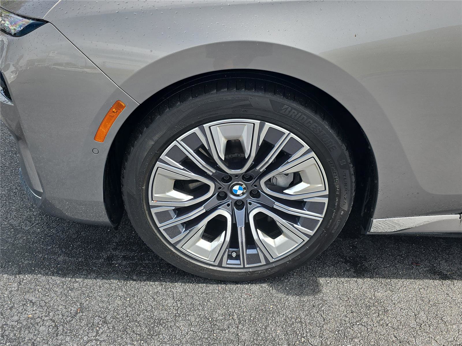 Certified 2025 BMW i7 xDrive60 w/ Executive Package image 8