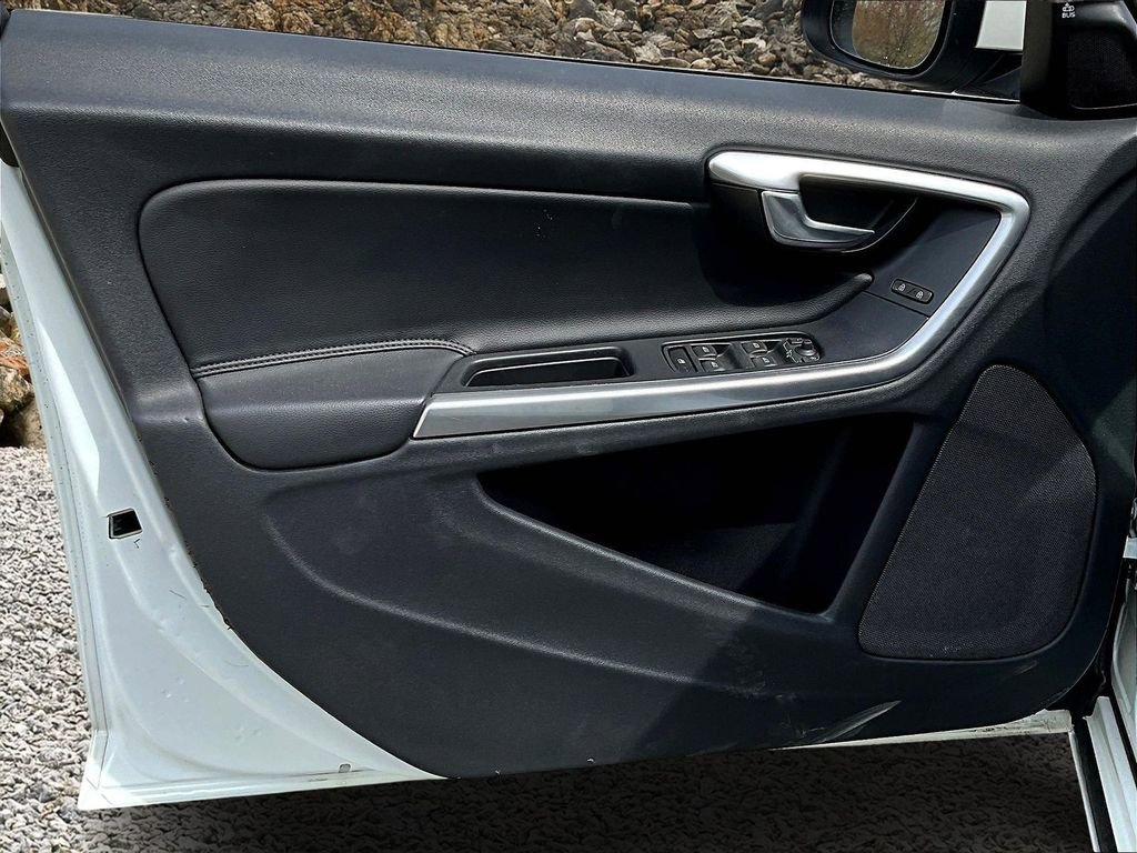 Used 2015 Volvo S60 T5 Platinum image 21