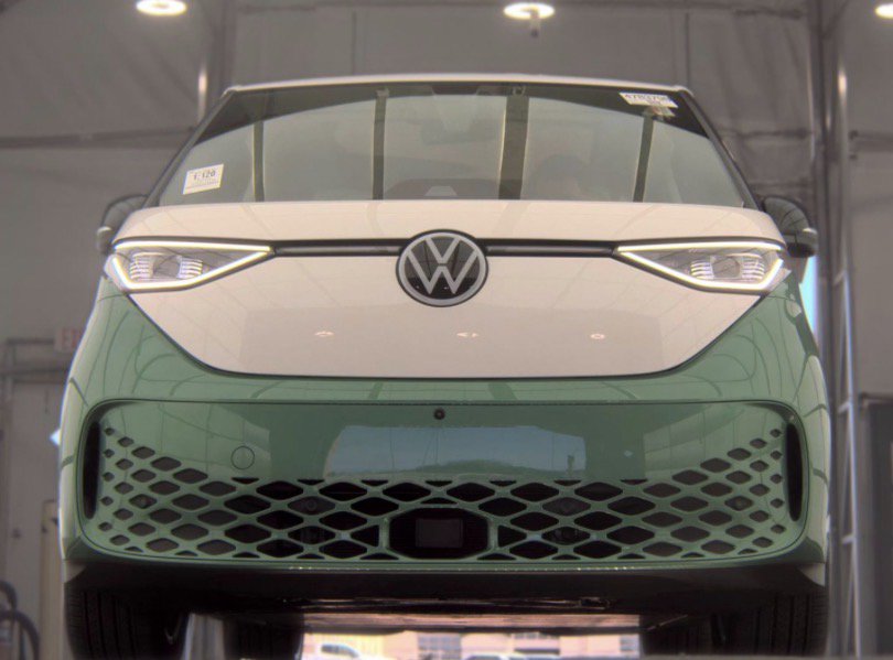 Used 2025 Volkswagen ID. Buzz 1st Edition AWD/4WD image 9