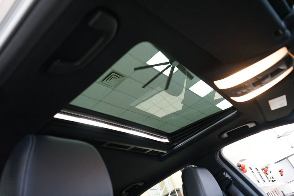 Used 2014 Mercedes-Benz E 350 4MATIC Sedan image 9