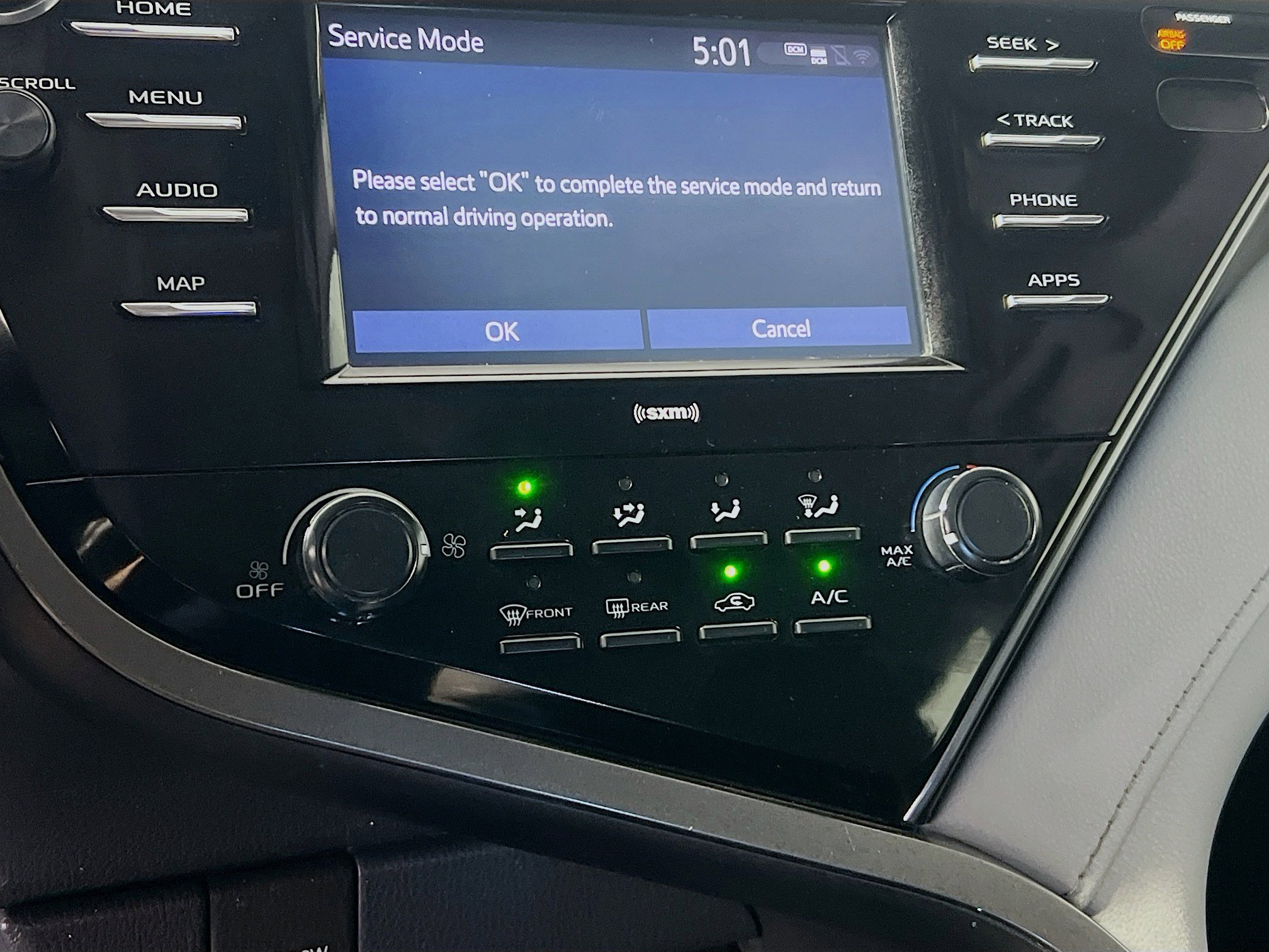 Used 2020 Toyota Camry L image 26