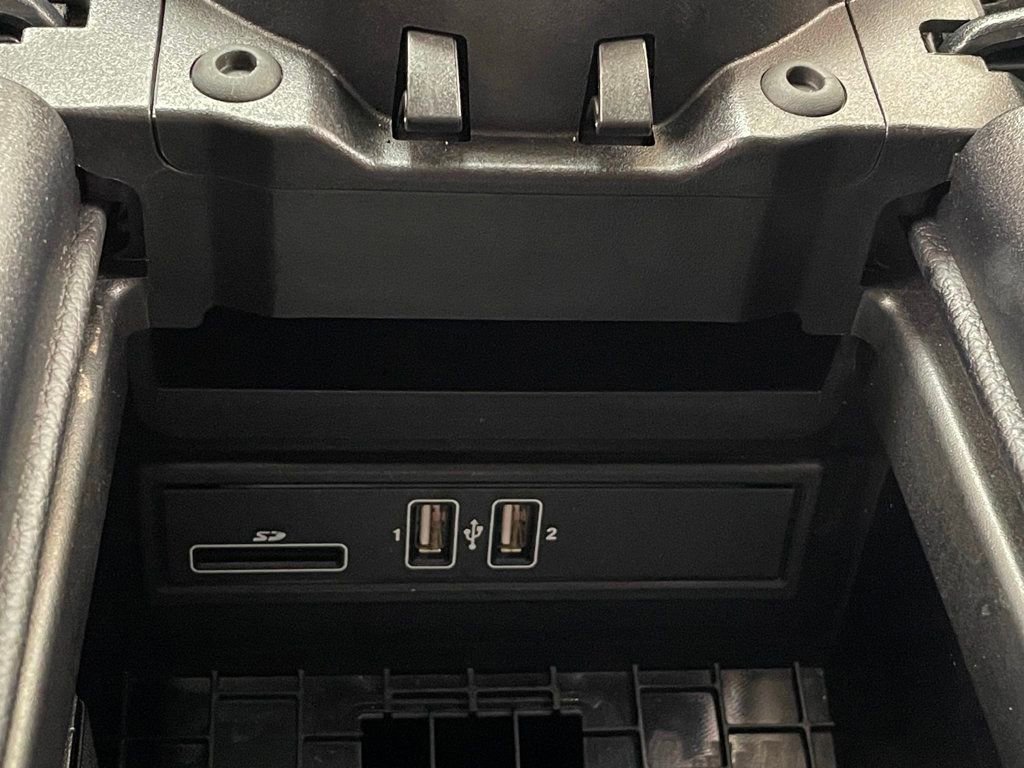 Used 2017 Mercedes-Benz E 300 4MATIC image 38