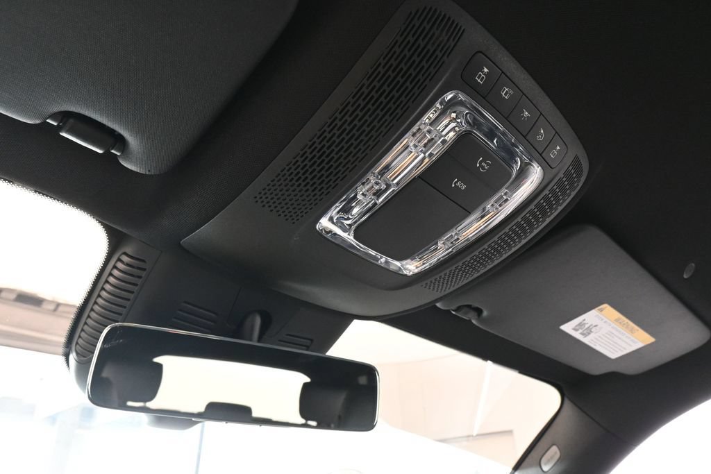 Used 2025 Mercedes-Benz GLB 250 image 25