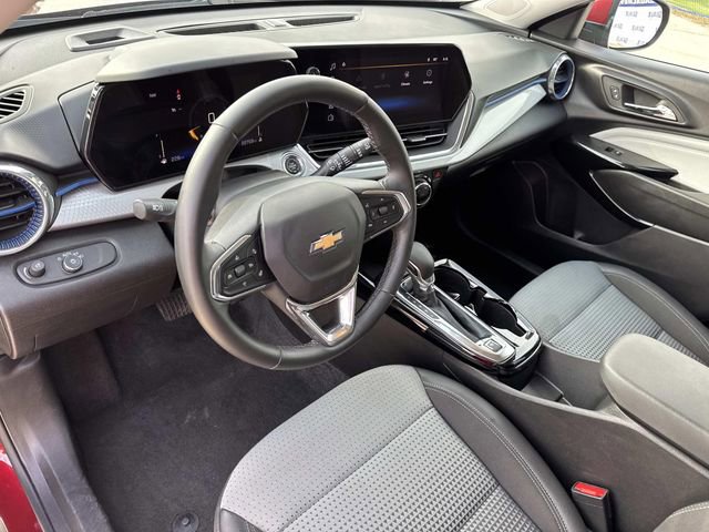 Used 2025 Chevrolet Trax LT w/ LT Convenience Package FWD image 40