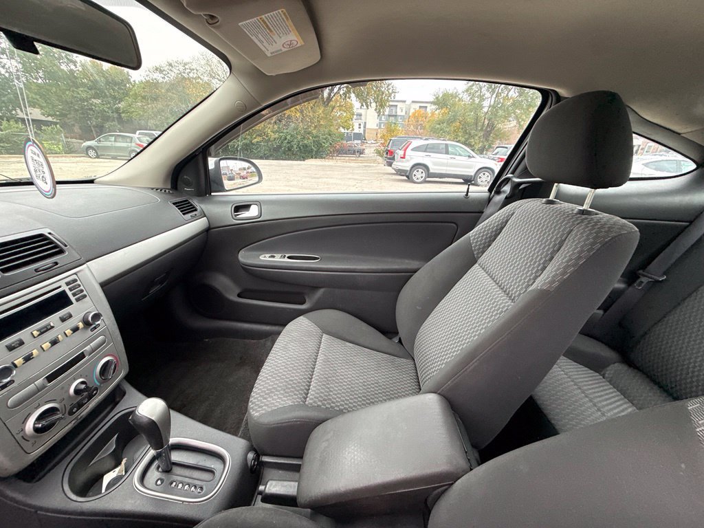 Used 2005 Chevrolet Cobalt LS w/ Preferred Equipment Group FWD image 32