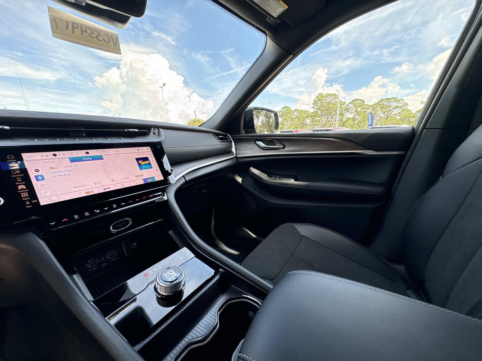 New 2027 Jeep Grand Cherokee Altitude RWD image 25