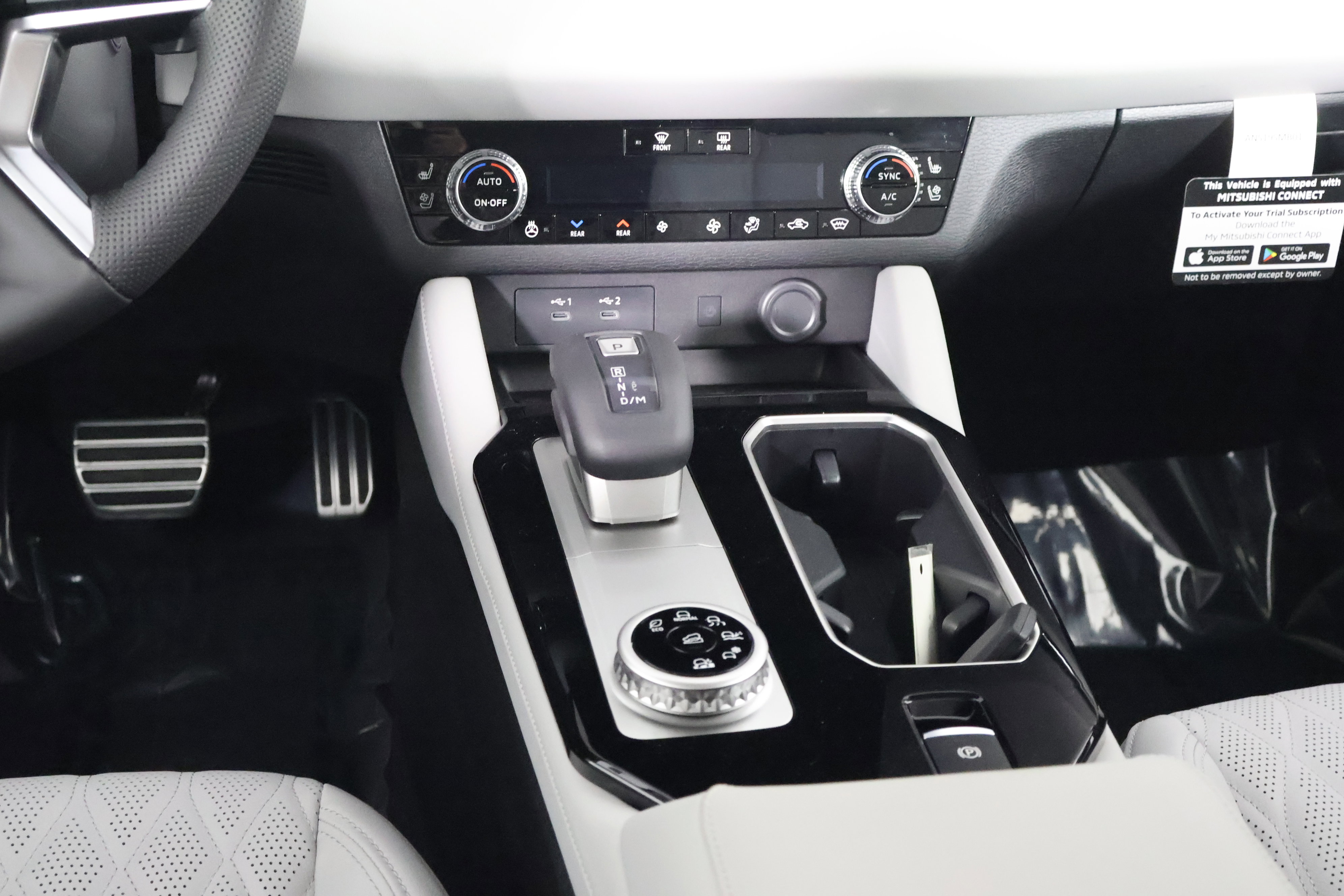 New 2025 Mitsubishi Outlander AWD image 13