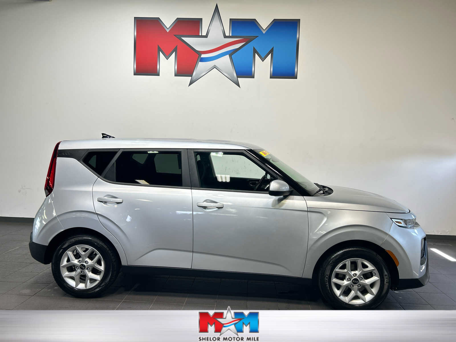 Used 2020 Kia Soul S FWD image 1
