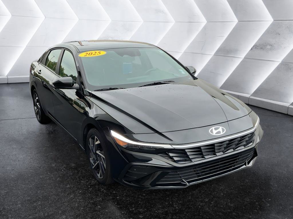 Certified 2025 Hyundai Elantra Sport image 3
