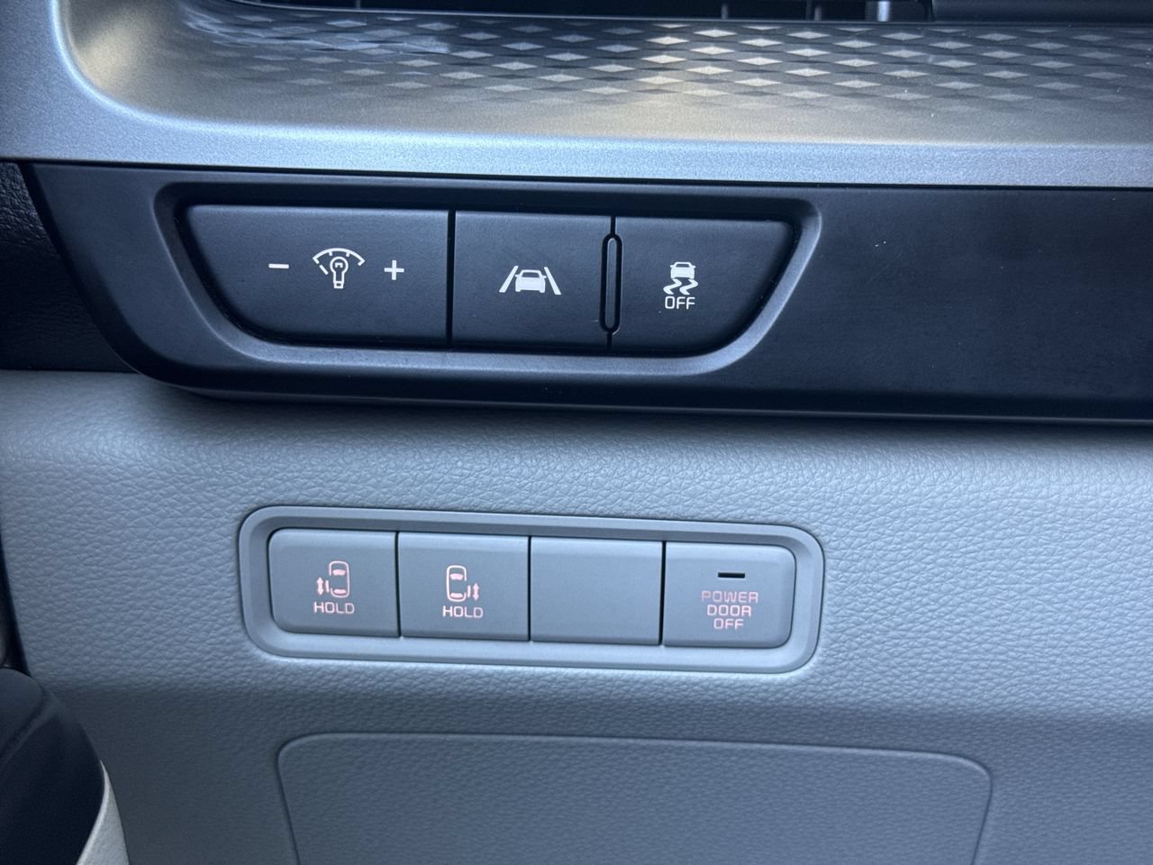 Used 2022 Kia Carnival LX FWD image 16