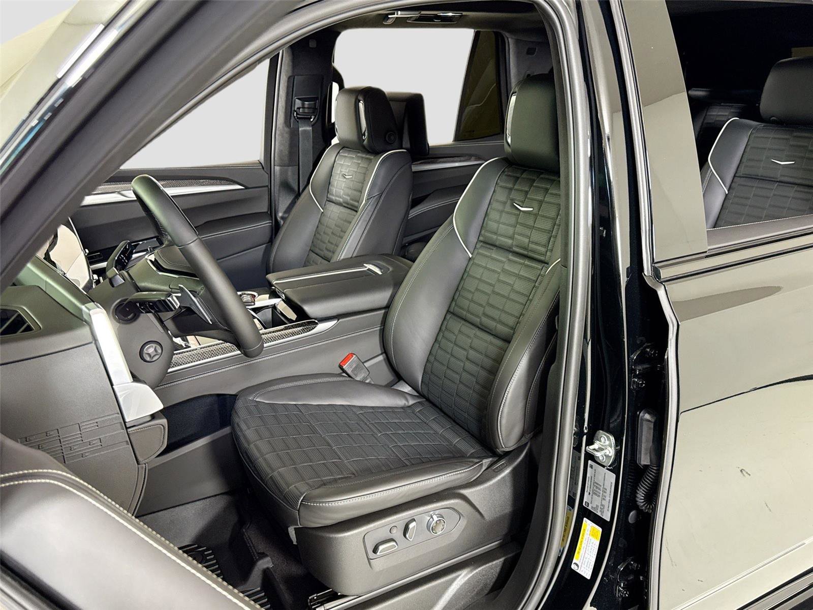 Used 2026 Cadillac Escalade V w/ LPO, ONYX Package AWD/4WD image 14