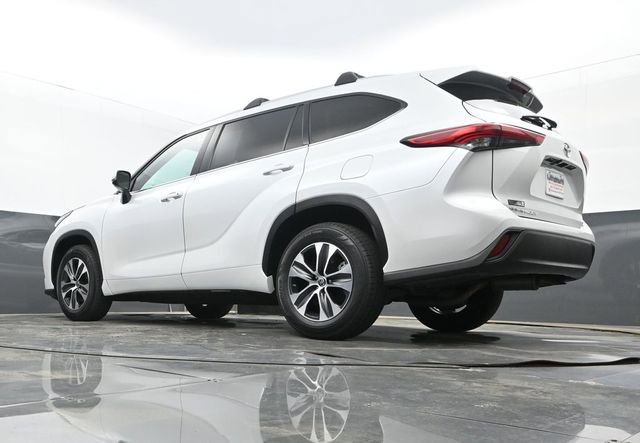 Used 2022 Toyota Highlander XLE image 28