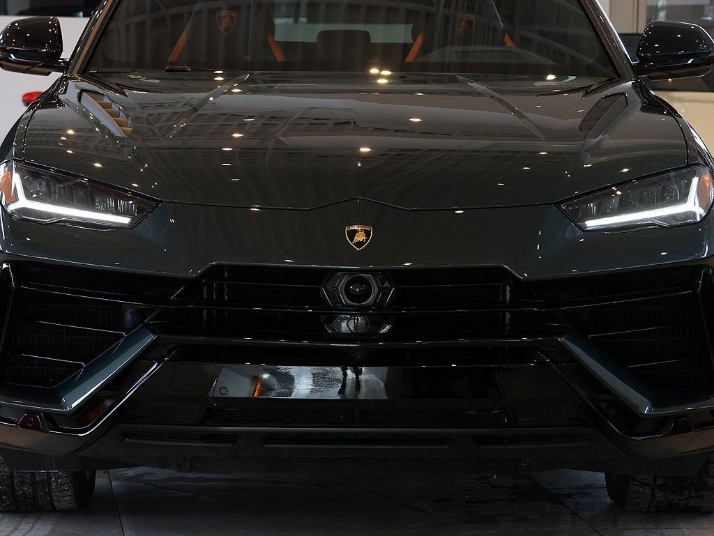 Used 2023 Lamborghini Urus S image 16