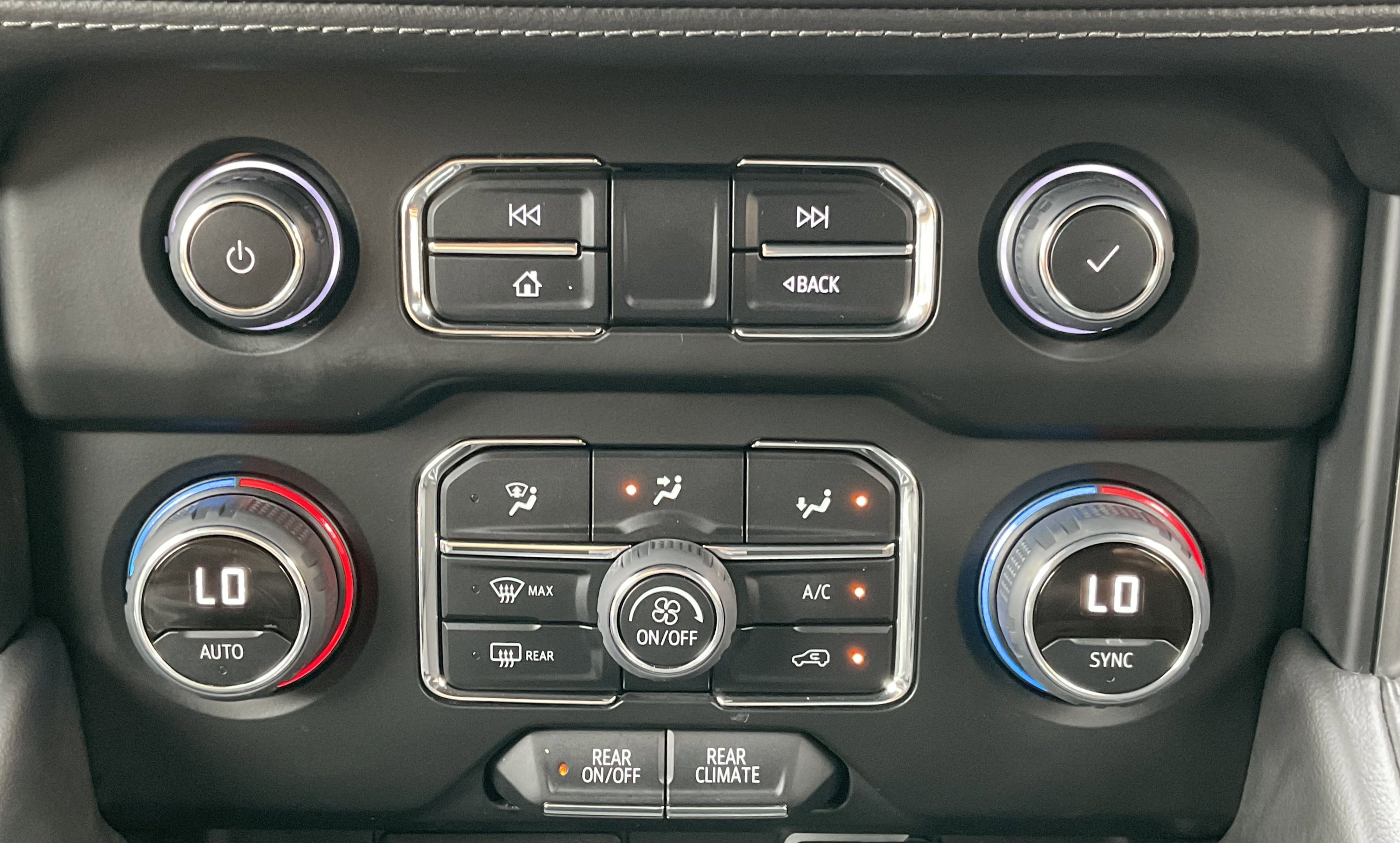 Used 2022 Chevrolet Suburban LS AWD/4WD image 14