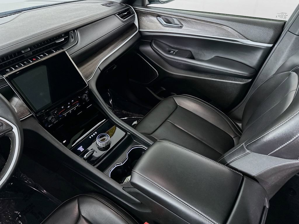 Certified 2025 Jeep Grand Cherokee Limited w/ Luxury Tech Group II image 36