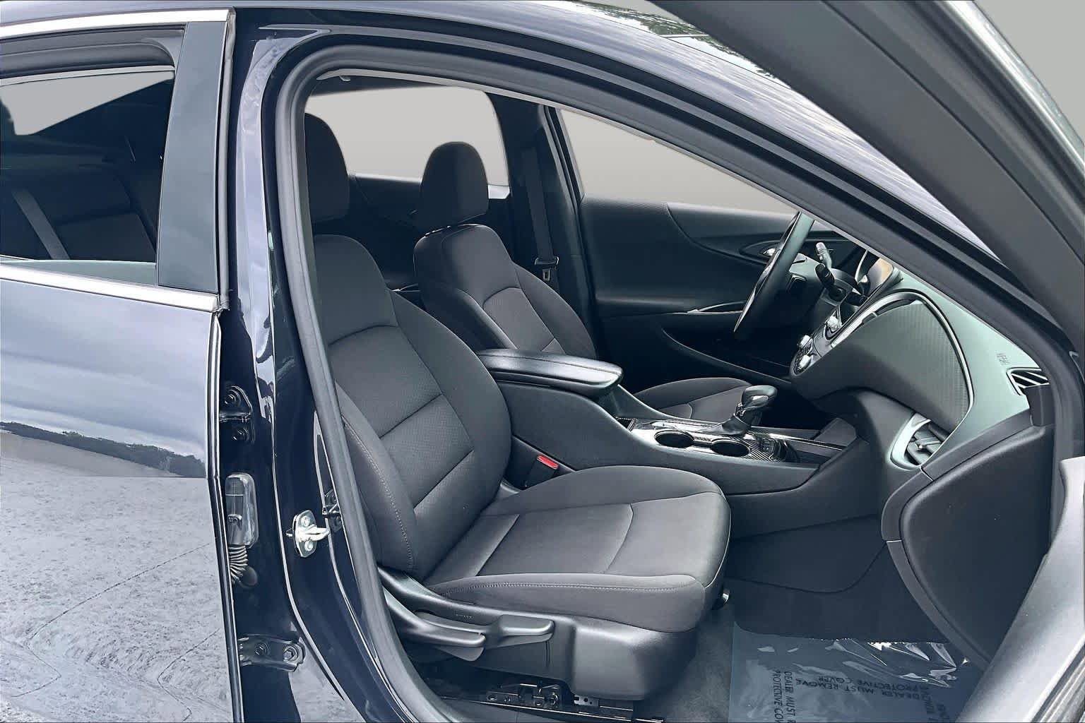 Used 2023 Chevrolet Malibu LT w/ Driver Confidence Package FWD image 9