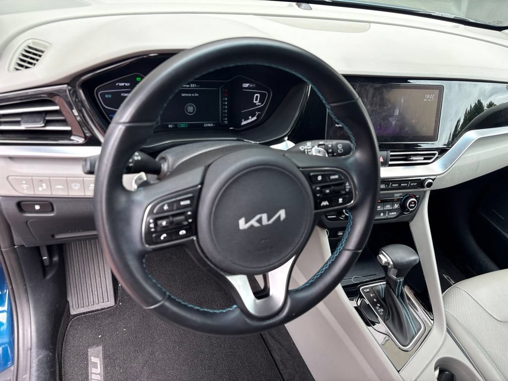 Certified 2022 Kia Niro Touring Special Edition FWD image 13