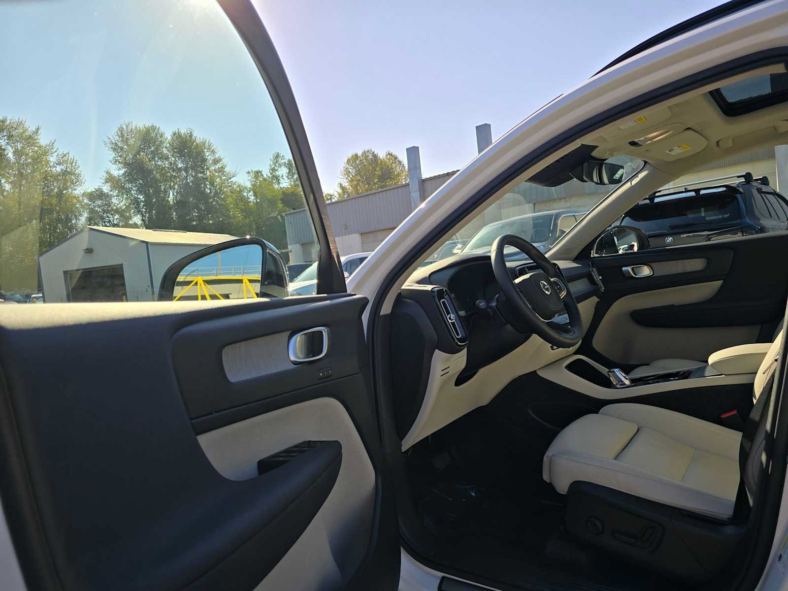 Certified 2026 Volvo XC40 B5 Plus AWD/4WD image 21