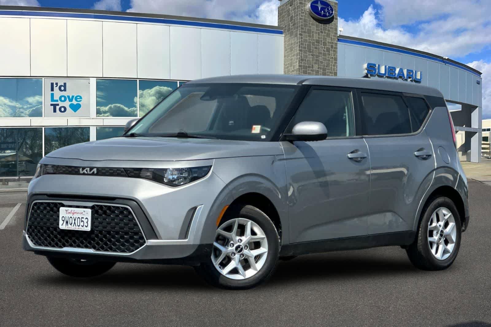 Used 2023 Kia Soul LX w/ Option Group 015 FWD image 1