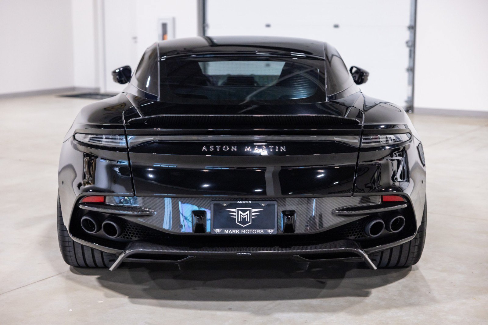 Used 2022 Aston Martin DBS Superleggera RWD image 8