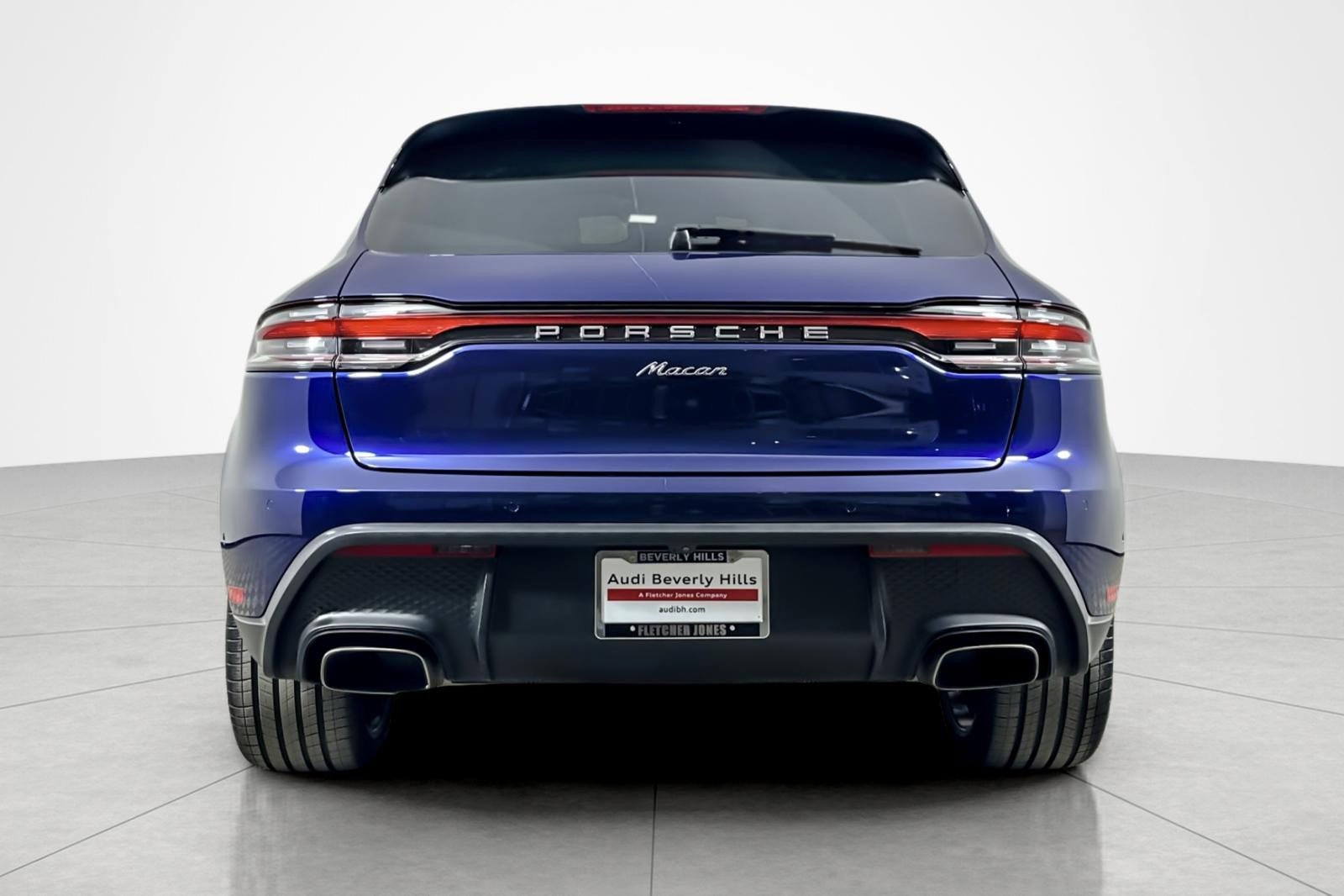 Used 2024 Porsche Macan Turbo image 4