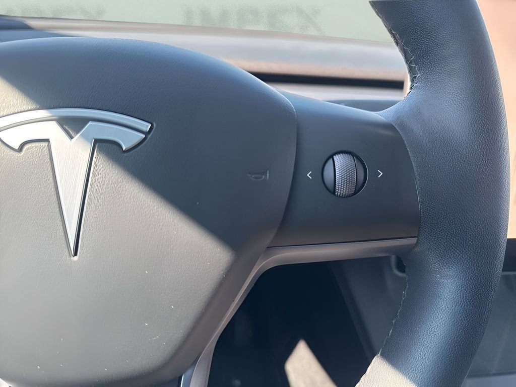 Used 2025 Tesla Model Y Long Range RWD image 17