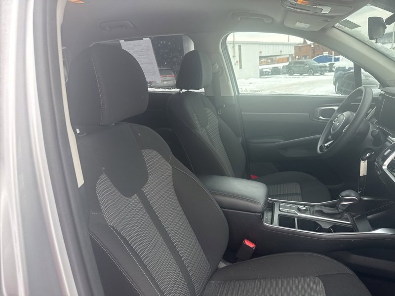 Used 2022 Kia Sorento LX image 9