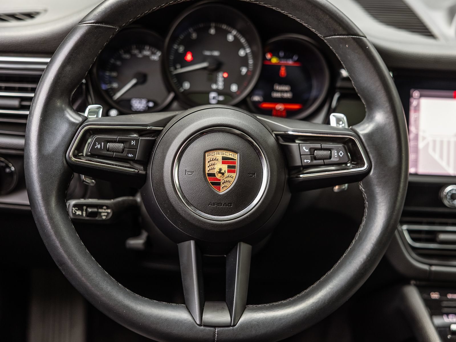 Certified 2024 Porsche Macan AWD/4WD image 13