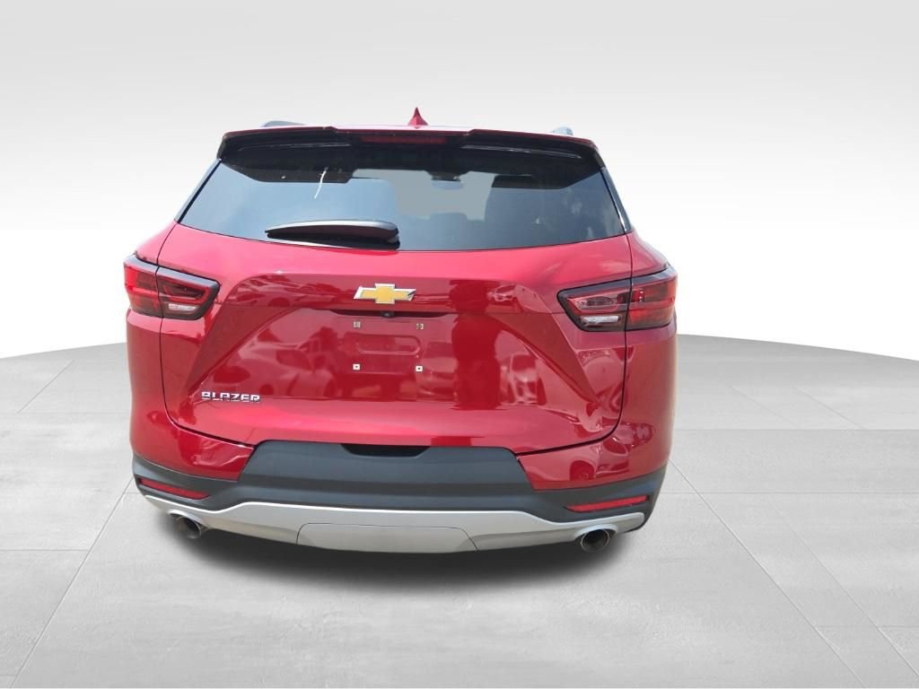 Used 2023 Chevrolet Blazer LT FWD image 4