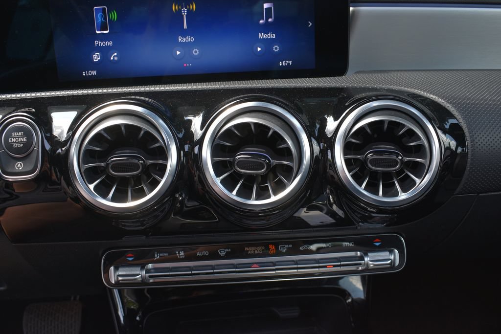 Used 2025 Mercedes-Benz CLA 250 image 17