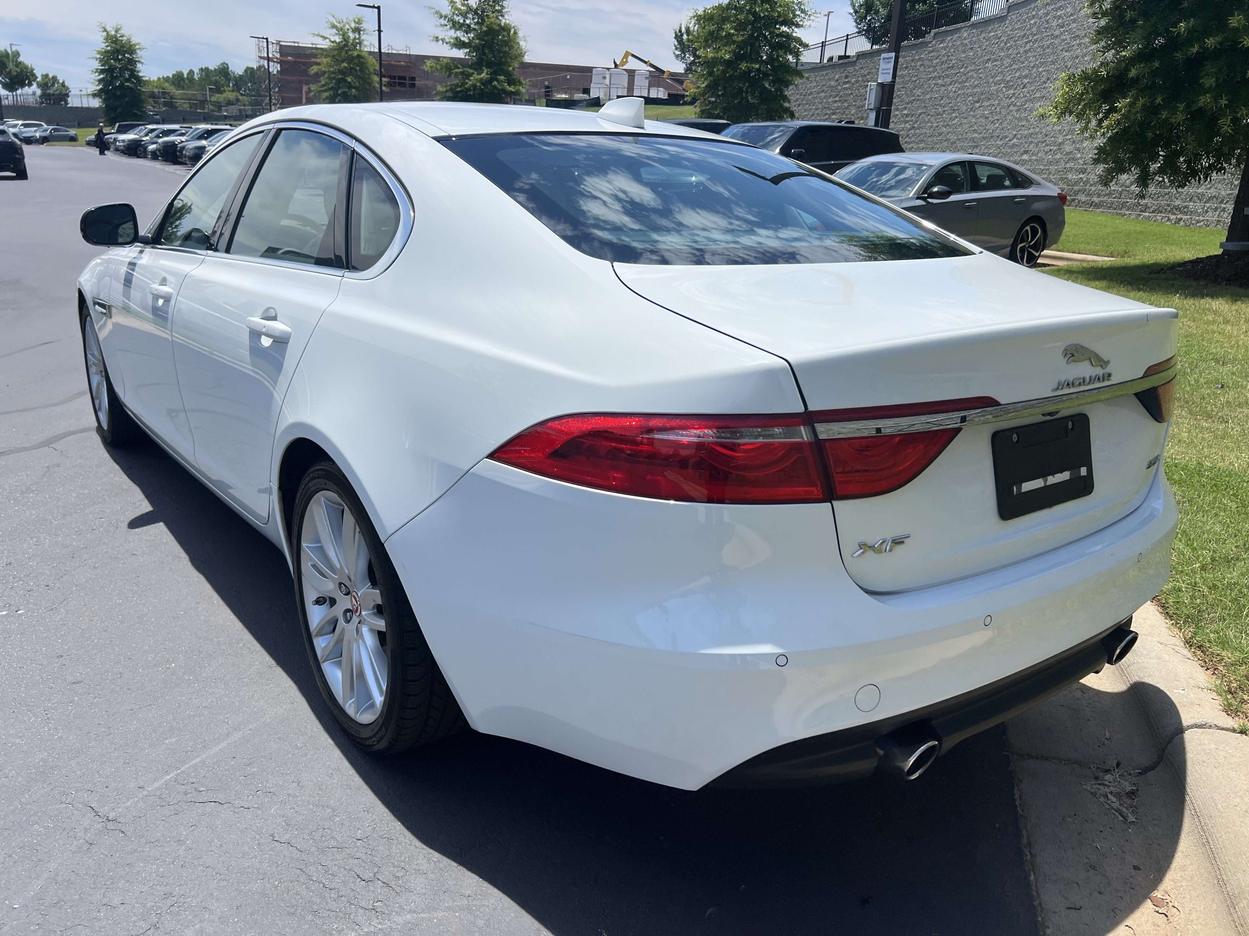 Used 2017 Jaguar XF Prestige RWD image 7