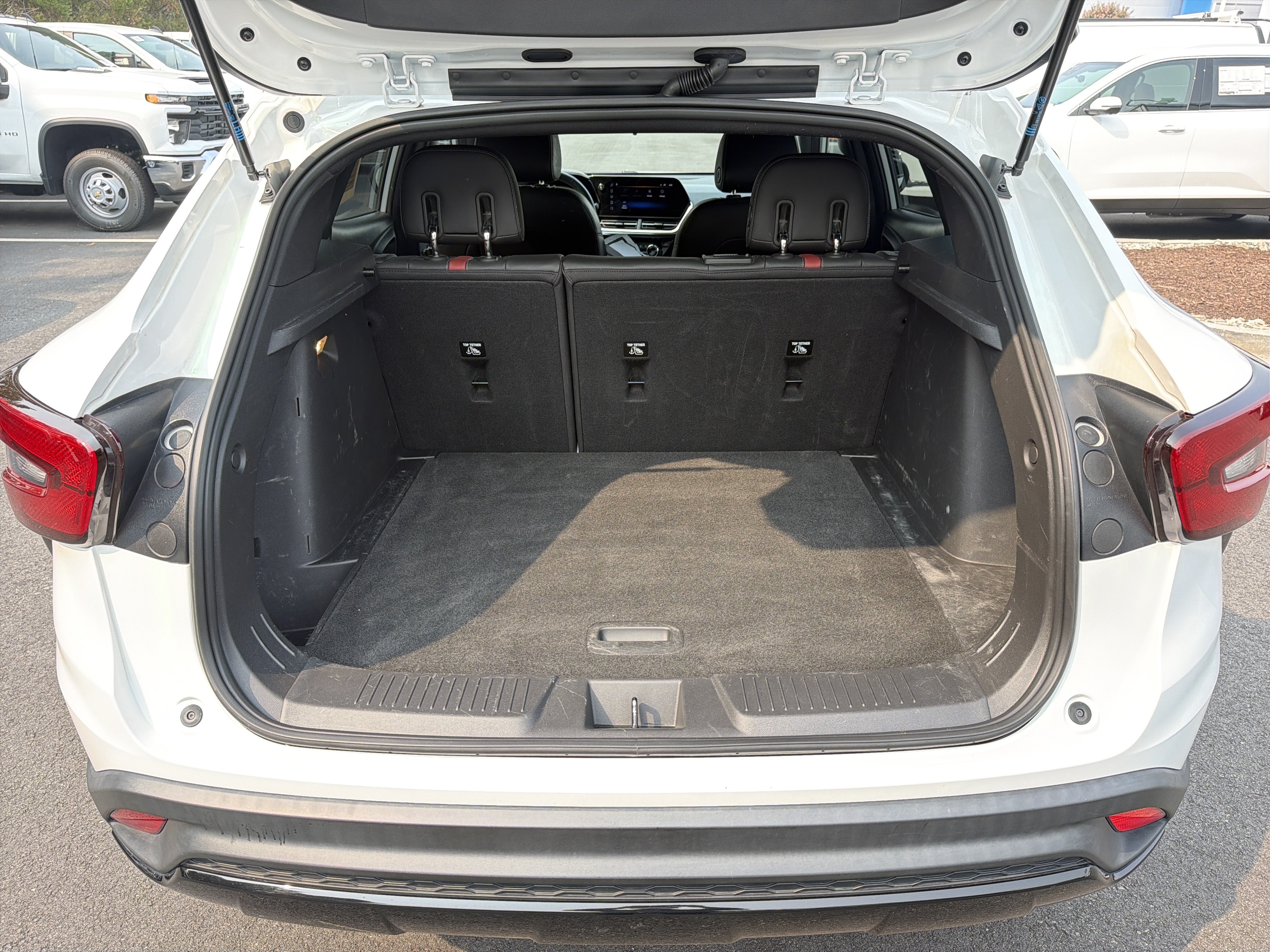 Used 2024 Chevrolet Trax RS FWD image 33