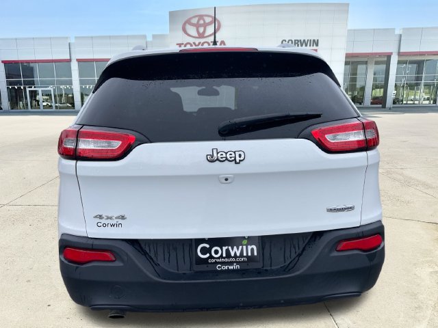 Used 2016 Jeep Cherokee Latitude w/ Cold Weather Group AWD/4WD image 7