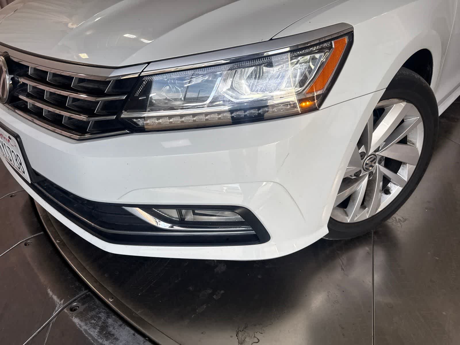 Used 2018 Volkswagen Passat 2.0T SE w/ SE Lighting Package FWD image 9