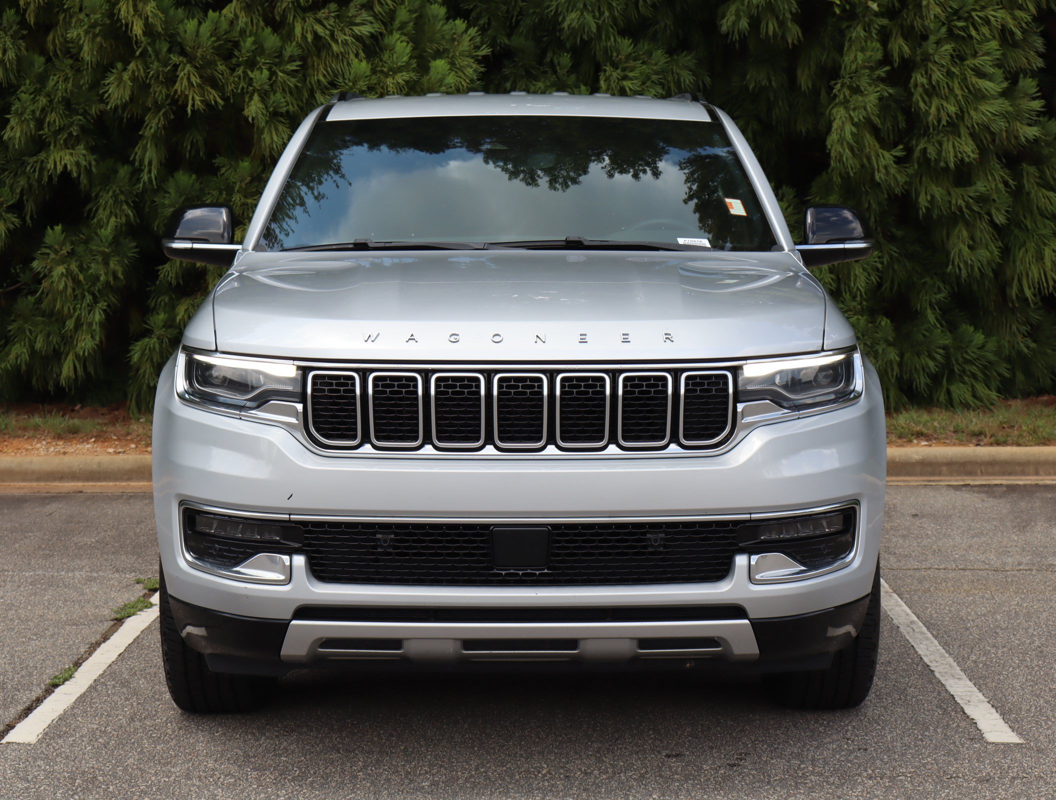 Used 2024 Jeep Wagoneer L Series II AWD/4WD image 3