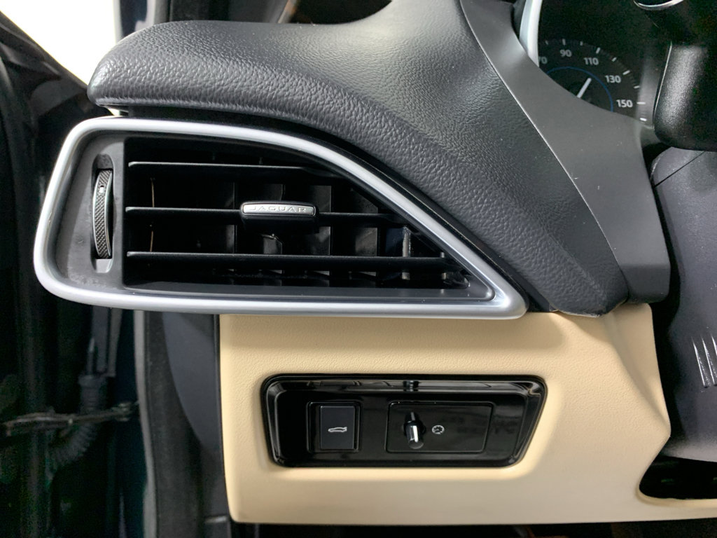 Used 2017 Jaguar XE Prestige image 17